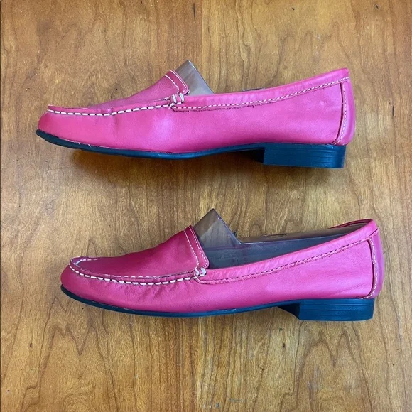 Naturalizer Simmons Coral Pink Leather Loafers w/Cushioned Suede Insoles. 7.5W - Picture 3 of 10
